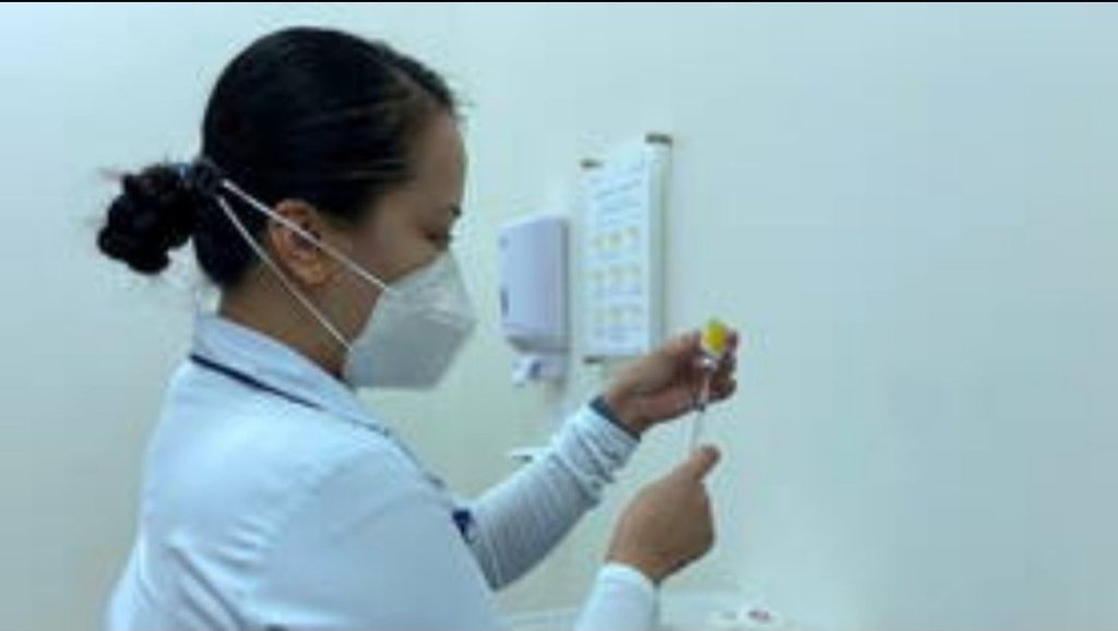 الإمارات تجيز استخدام لقاح 