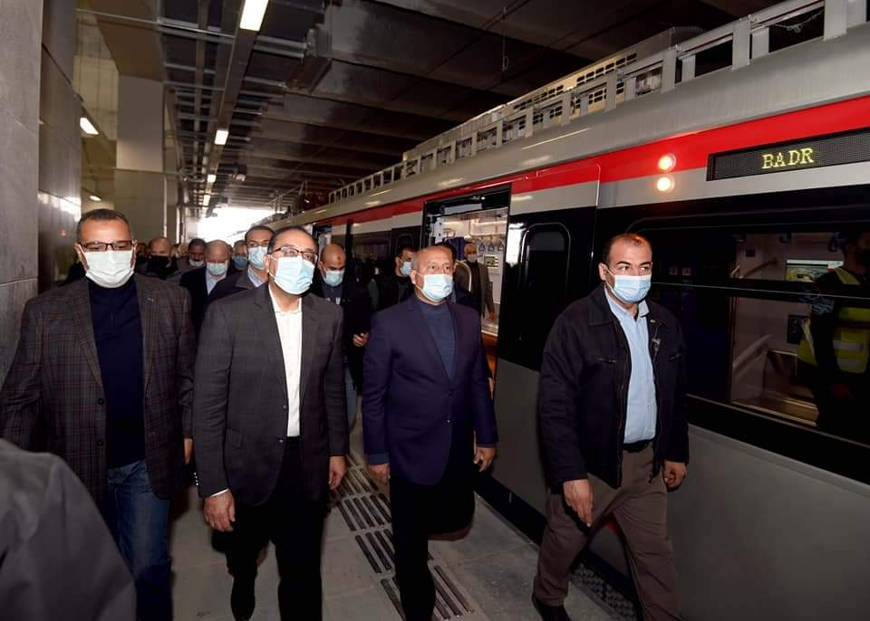 جريدة شبكة أخبار الدولية : رئيس الوزراء يتابع التشغيل التجريبي للقطار الكهربائي الخفيف LRT .. ويستقل أحد القطارات من محطة الشروق حتى&nbsp;بدر