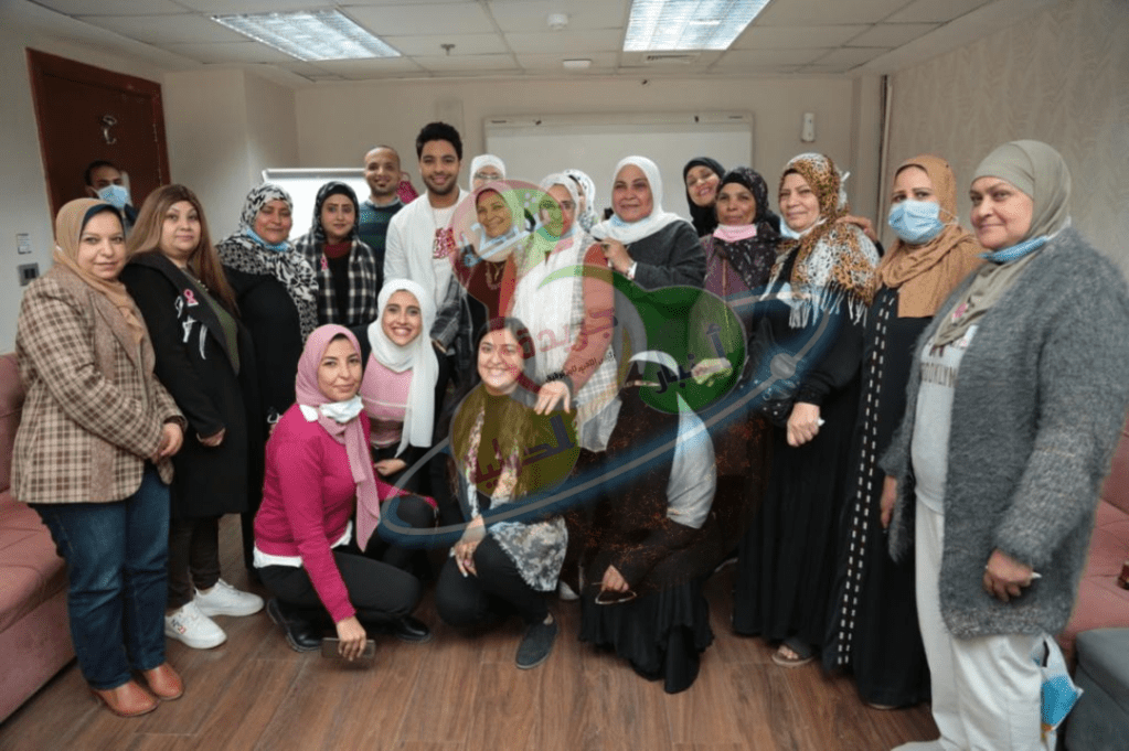 المطرب «أحمد جمال» للمرة الثانية بمستشفى بهية داعما «لمحاربات بهية&nbsp;“